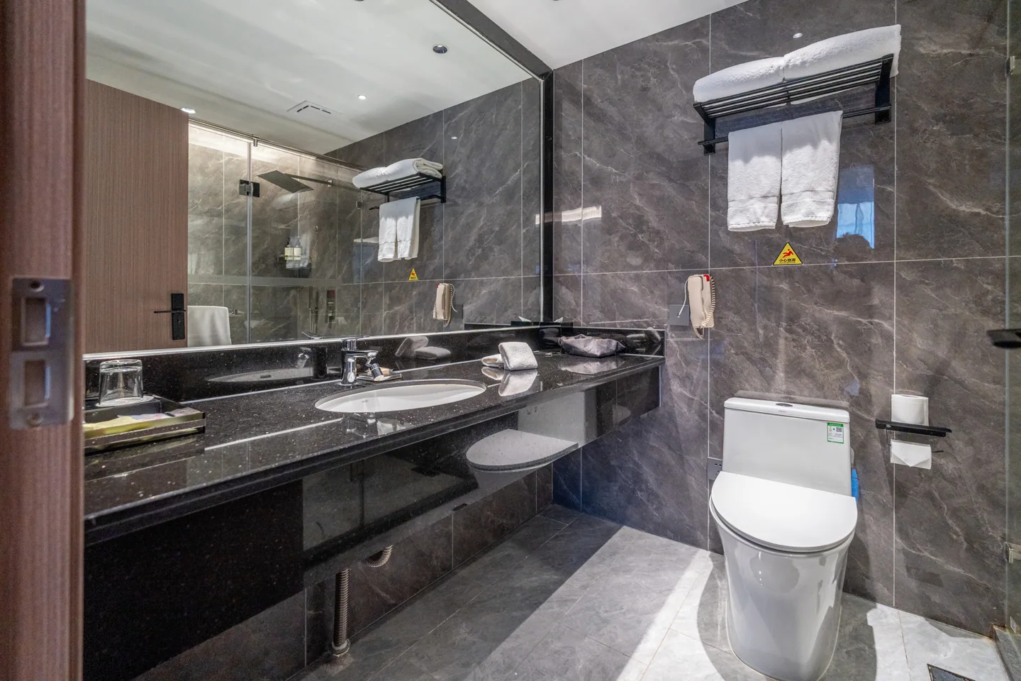 Business King Room photo 3
